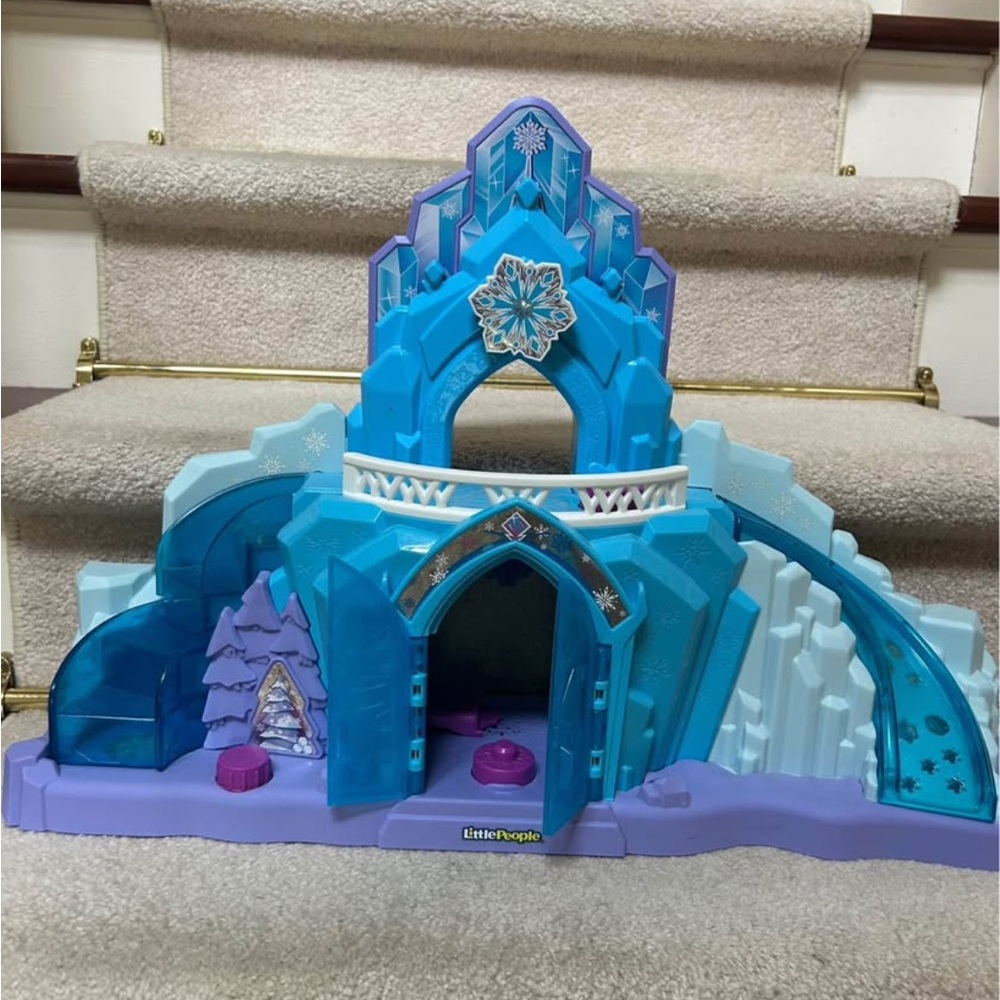 Frozen Castle Playset - Blue and Purple Little People